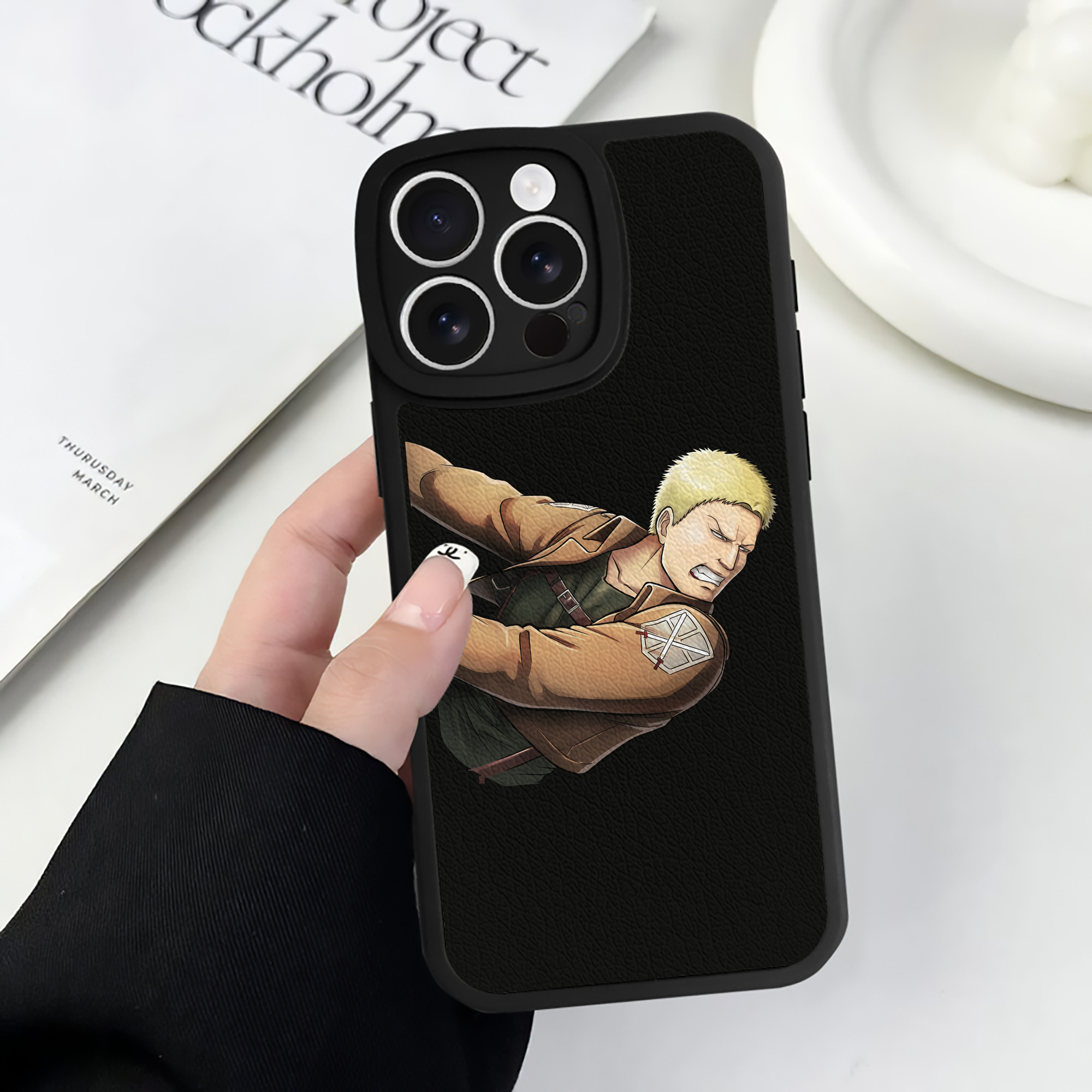 （画像用） 進撃の巨人 ライナー・ブラウン Attack on Titan Reiner Braun 【iPhone 16シリーズ対応】シリコンスマホケース（レザー調） 材質：シリコン